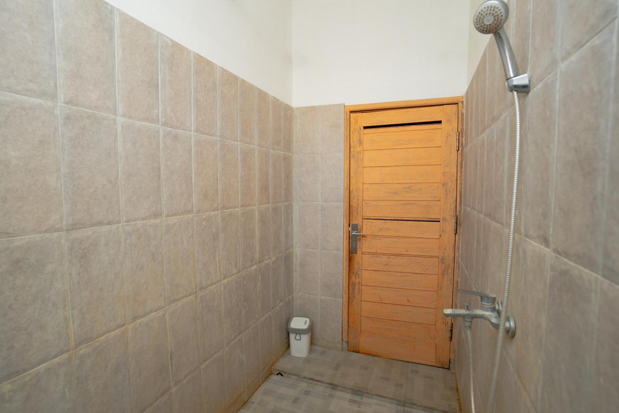 Reddoorz Syariah Near Lombok Epicentrum Mall Mataram Buitenkant foto